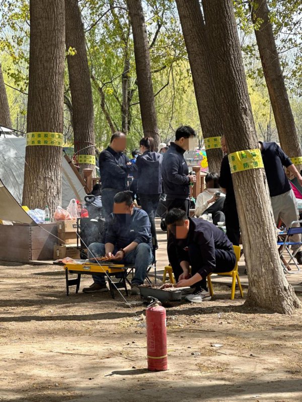 视察 | 露营地侵扰背后：禁火区，一里地排满烧烤摊儿