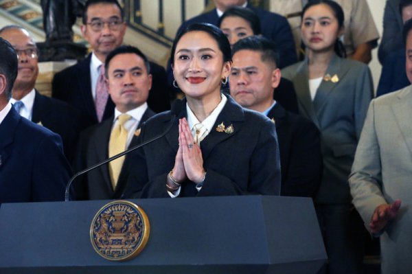 比起佩通坦下台，紧接而至的他信审判雷同让东谈主揪心