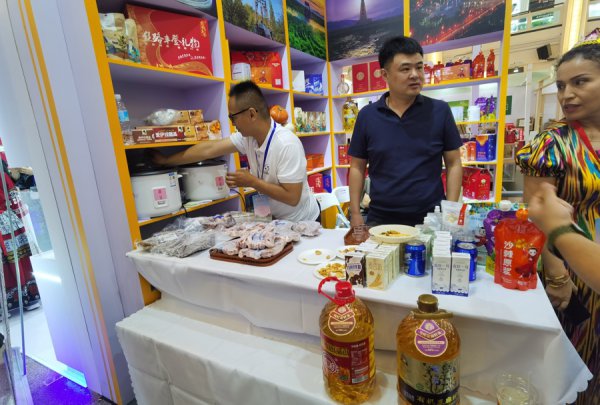 用牦牛肉包的粽子，是恰当粽子吗？上海东谈主列队买了当早饭……